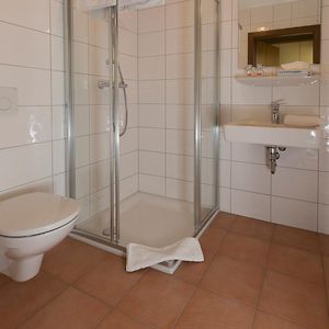 Zimmer mit Kingsize-Bett